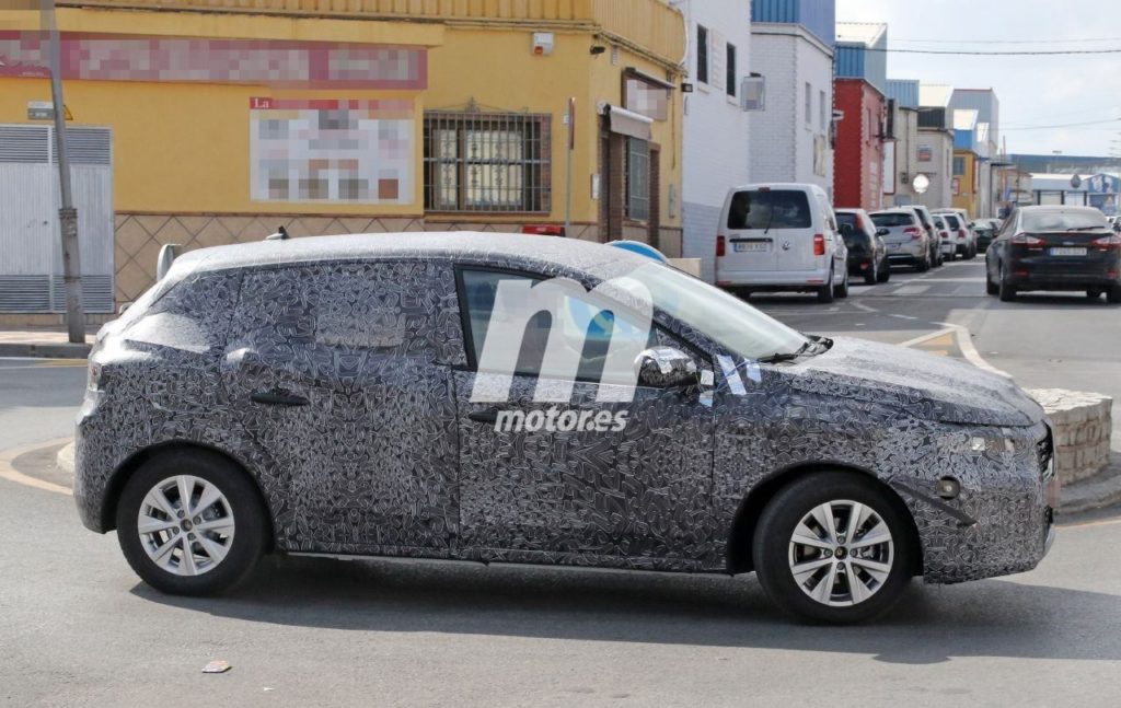 Primele imagini cu noua Dacia Sandero