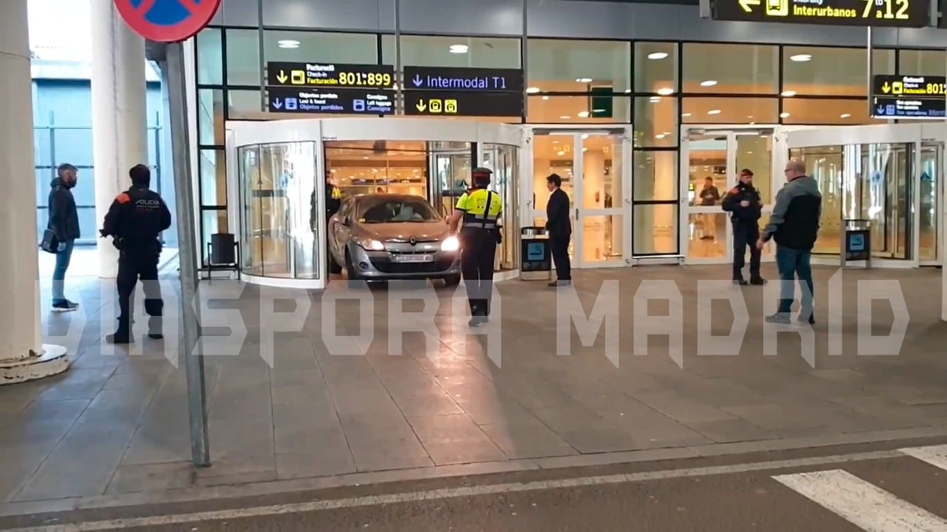 Atac cu un vehicul în incinta unui terminal al aeroportului din Barcelona