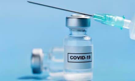 Soluția pentru românii care nu sunt în sistemul de sănătate spaniol pentru a primi vaccinul anti-Covid