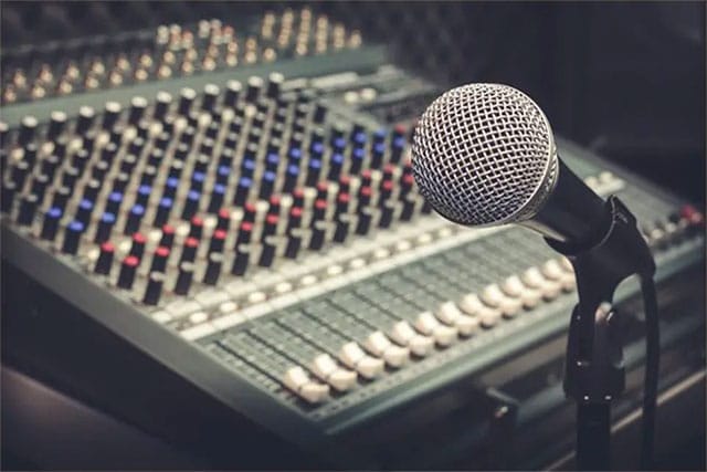 Ascultă posturi de radio românești din Spania