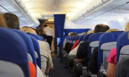 Bilete de Avion: Trucuri pentru a Găsi Cele Mai Ieftine Zboruri către România